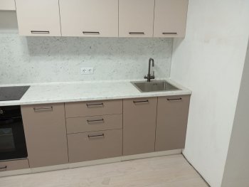 Кухонный гарнитур высокий Латте 3000 мм, Стол. 26 мм в Новоуральске - novouralsk.mebel-e96.ru