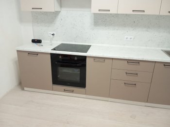 Кухонный гарнитур высокий Латте 3000 мм, Стол. 26 мм в Новоуральске - novouralsk.mebel-e96.ru